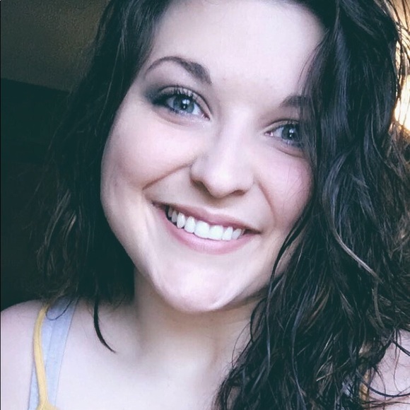 Meet your Posher, Katelyn - Picture 1 of 1